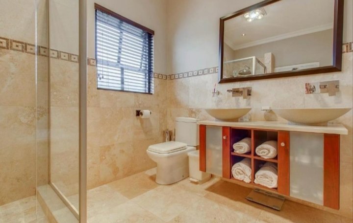 5 Bedroom Property for Sale in Deo Gracia Western Cape